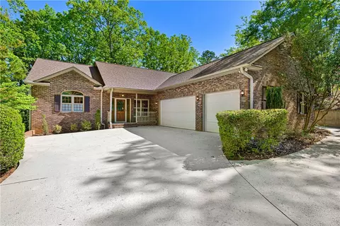 104 Chippewa Dr, Westminster, SC 29693