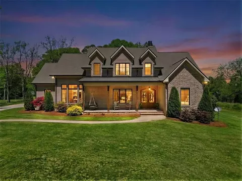 724 Red Hill Rd, Pickens, SC 29671