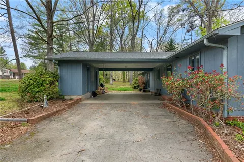 237 Earle Rd, Central, SC 29630 photo 4