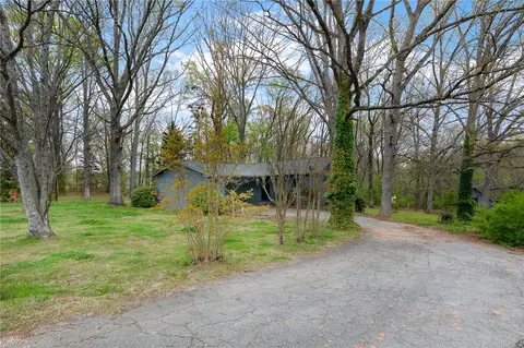 237 Earle Rd, Central, SC 29630 photo 3