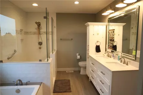 Bath - 5381 Olden Porter Rd, Pendleton, SC 29670 photo 3 of 5