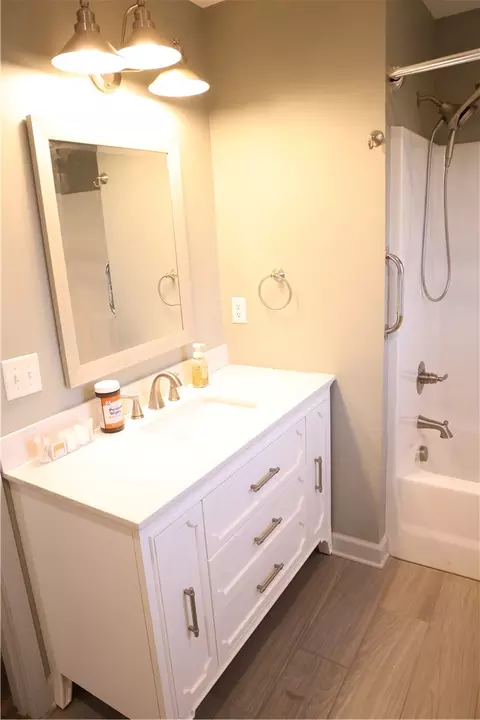 Bath - 5381 Olden Porter Rd, Pendleton, SC 29670 photo 4 of 5