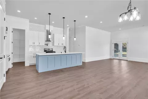 Living - 123 Moore Dr, Easley, SC 29642 photo 2 of 6