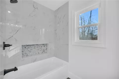 Bath - 123 Moore Dr, Easley, SC 29642 photo 9 of 10