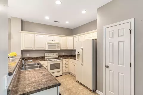 Kitchen - 109 Heritage Place Dr, Pendleton, SC 29670 photo 3 of 5