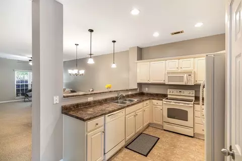 Kitchen - 109 Heritage Place Dr, Pendleton, SC 29670 photo 4 of 5