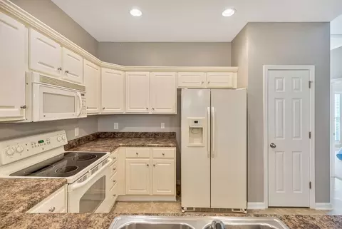 Kitchen - 109 Heritage Place Dr, Pendleton, SC 29670 photo 2 of 5