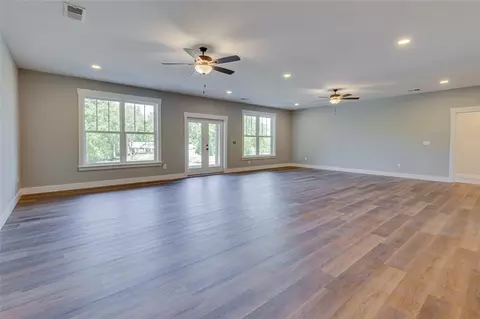 Living - 102 Powell Ct, Easley, SC 29640 photo 9 of 12