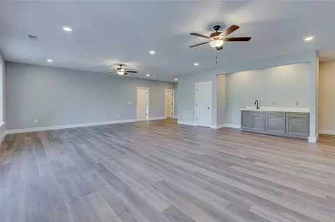 Living - 102 Powell Ct, Easley, SC 29640 photo 10 of 12