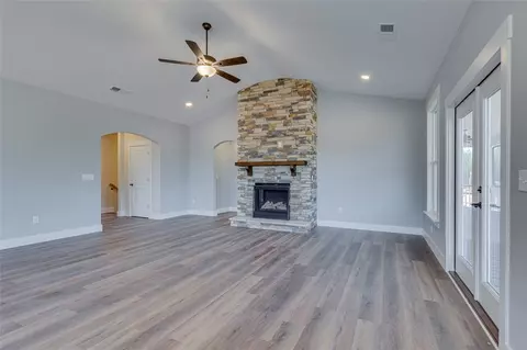 Living - 102 Powell Ct, Easley, SC 29640 photo 4 of 12