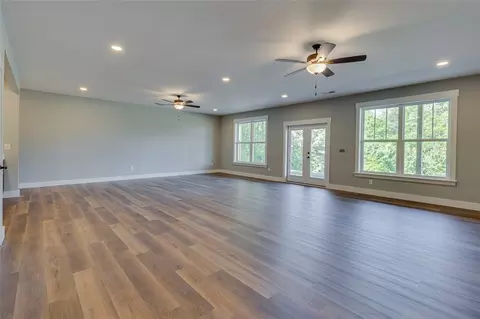 Living - 102 Powell Ct, Easley, SC 29640 photo 11 of 12