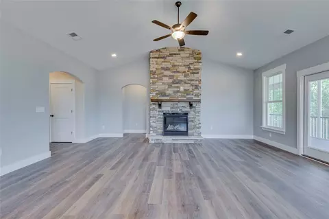 Living - 102 Powell Ct, Easley, SC 29640 photo 5 of 12