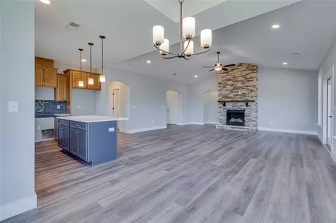 Living - 102 Powell Ct, Easley, SC 29640 photo 7 of 12