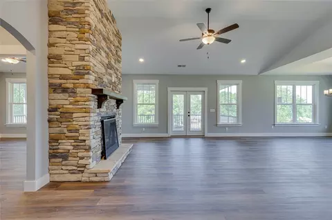 Living - 102 Powell Ct, Easley, SC 29640 photo 1 of 12
