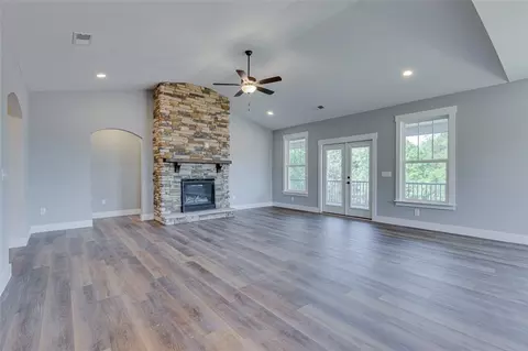 Living - 102 Powell Ct, Easley, SC 29640 photo 6 of 12