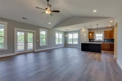 Living - 102 Powell Ct, Easley, SC 29640 photo 2 of 12