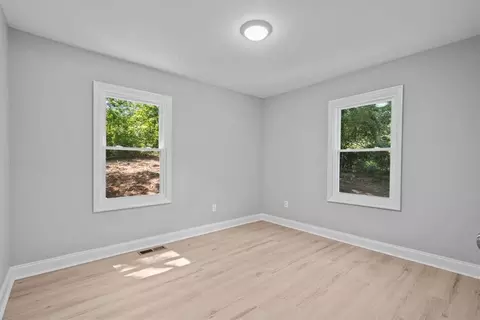 Bedroom - 229 Morningside Heights Dr, Seneca, SC 29678 photo 2 of 3