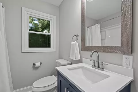 Bath - 229 Morningside Heights Dr, Seneca, SC 29678 photo 2 of 2