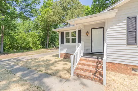 113 Linda Ln, Honea Path, SC 29654 photo 3