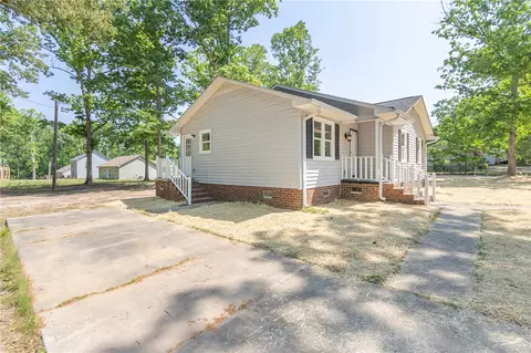 113 Linda Ln, Honea Path, SC 29654 photo 4