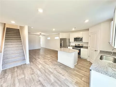 Kitchen - 544 Seaborn Cir, Pendleton, SC 29670 photo 2 of 4