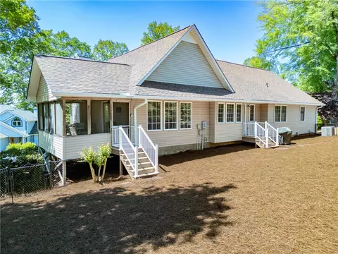 305 Point Place Dr, Westminster, SC 29693