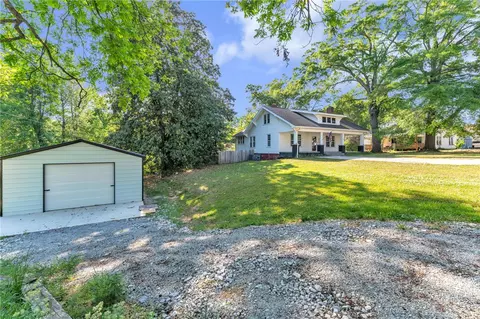 Exterior - 400 King St, Easley, SC 29640 photo 3 of 8