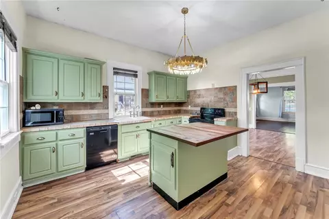 Kitchen - 400 King St, Easley, SC 29640 photo 1 of 3