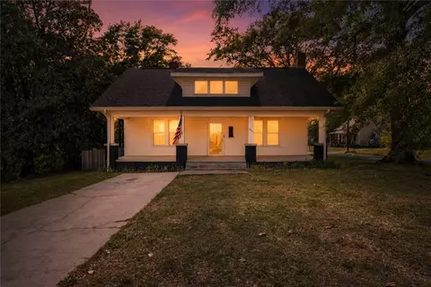 Exterior - 400 King St, Easley, SC 29640 photo 2 of 8