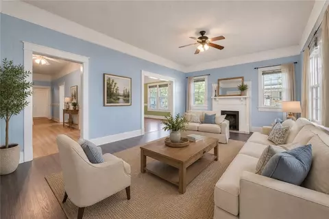 Living - 400 King St, Easley, SC 29640 photo 1 of 3