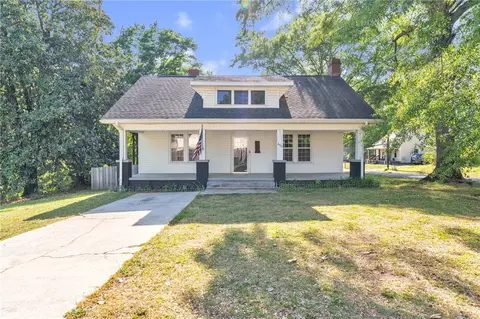 Exterior - 400 King St, Easley, SC 29640 photo 4 of 8
