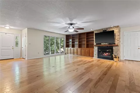 Living - 56 Cardinal Cir, Saluda, NC 28773 photo 2 of 7