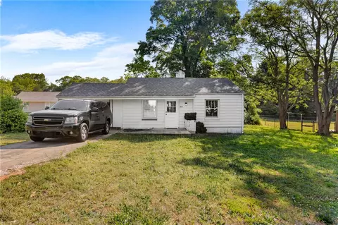 303 S Elm St, Pendleton, SC 29670