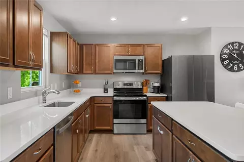 Kitchen - 329 Kings Grant Ct, Seneca, SC 29678 photo 3 of 4