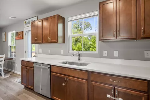 Kitchen - 329 Kings Grant Ct, Seneca, SC 29678 photo 4 of 4