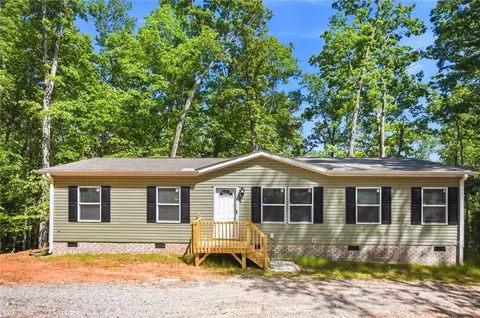 825 Trailwinds Dr, Westminster, SC 29693