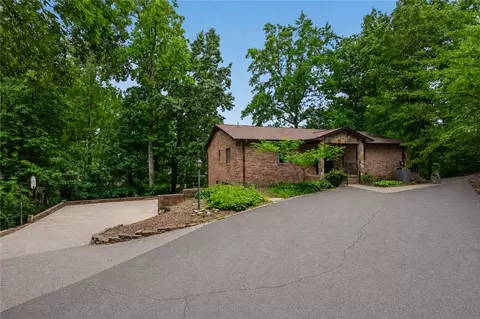 304 Lakeside Dr, Seneca, SC 29672