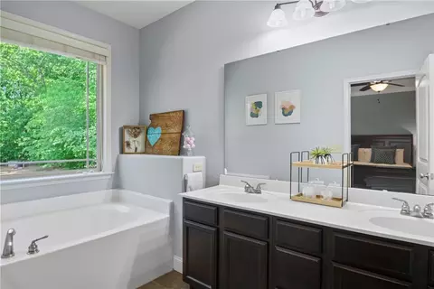 Bath - 1215 Circle Rd, Easley, SC 29642 photo 2 of 5