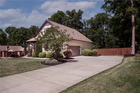 Exterior - 1215 Circle Rd, Easley, SC 29642 photo 3 of 14