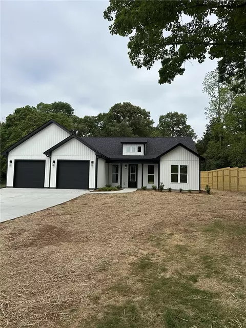 1427 E Calhoun St, Anderson, SC 29621