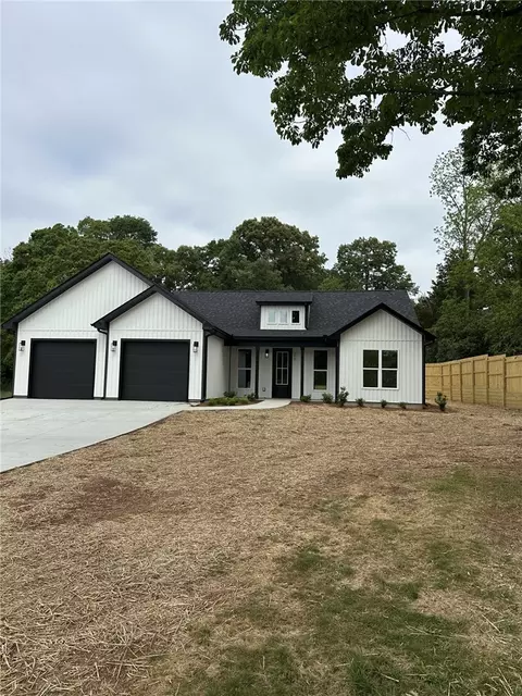 1427 E Calhoun St, Anderson, SC 29621