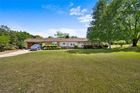 636 College St, Central, SC 29630
