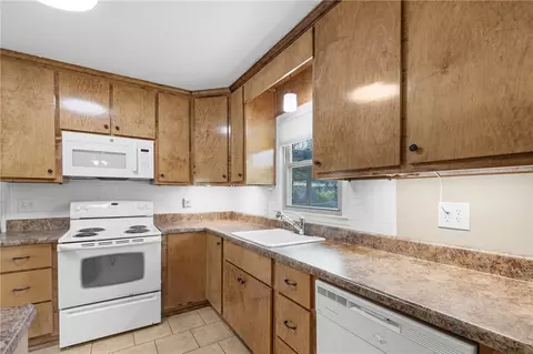 Kitchen - 402 Maple Ave, Seneca, SC 29678 photo 2 of 4