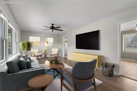 Living - 402 Maple Ave, Seneca, SC 29678 photo 5 of 5