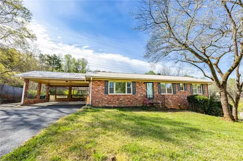 402 Maple Ave, Seneca, SC 29678