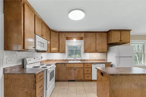 Kitchen - 402 Maple Ave, Seneca, SC 29678 photo 3 of 4