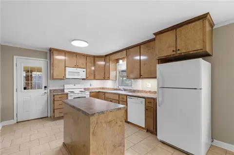 Kitchen - 402 Maple Ave, Seneca, SC 29678 photo 4 of 4