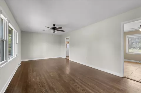 Living - 402 Maple Ave, Seneca, SC 29678 photo 3 of 5