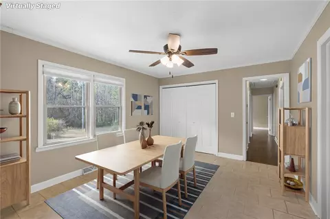 Dining - 402 Maple Ave, Seneca, SC 29678 photo 1 of 1