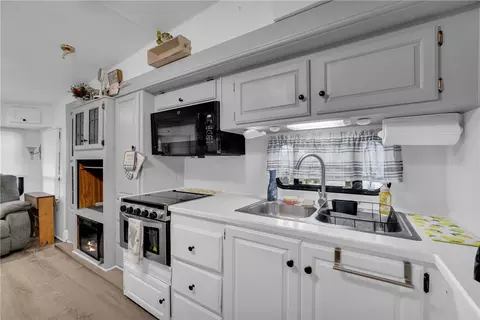 Kitchen - 140 Loop Cir, Westminster, SC 29693 photo 4 of 4